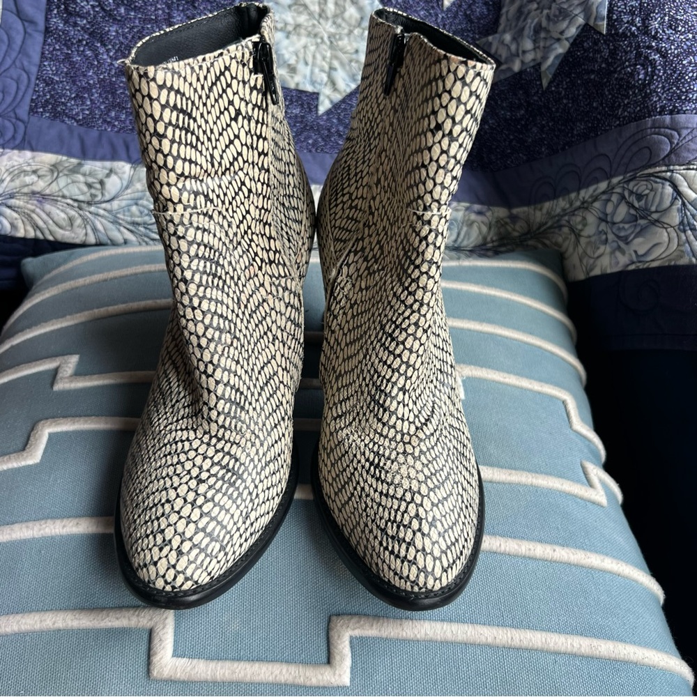 Matisse Gorgeous Leather Python White & Black Sna… - image 2